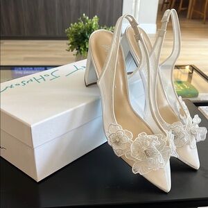 Betsy Johnson Petra Ivory Heel 🤍